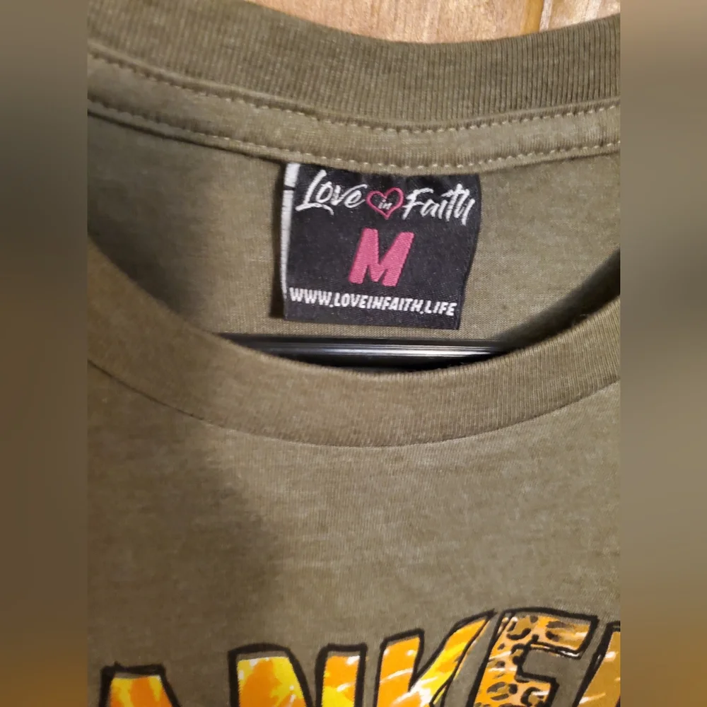 NWOT Thankful Grateful Blessed t-shirt - Picture 4 of 5